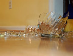 broken-glass-kitchen-accidents